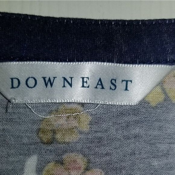 DownEast Basics | Navy Floral High Low Top - Picture 2 of 4
